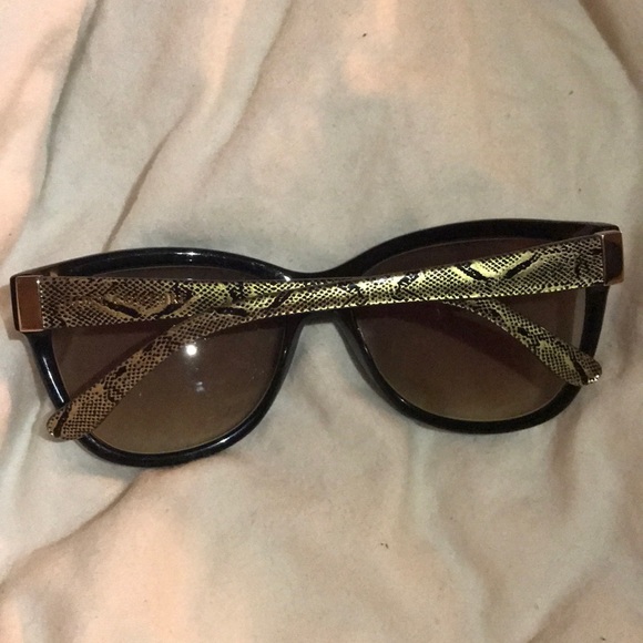 Juicy Couture sun glasses - Picture 2 of 2